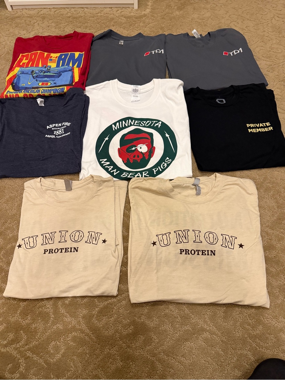 Minnesota Man Bear Pigs White Graphic Tee + Assorted Tees Bundle